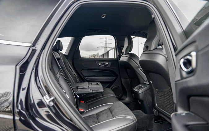 Volvo XC 60 cena 113900 przebieg: 144000, rok produkcji 2018 z Skoki małe 781